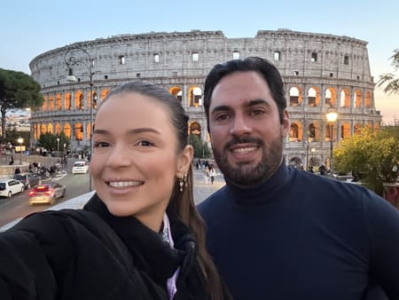 Augusto Caetano em Roma, em frente ao Coliseu